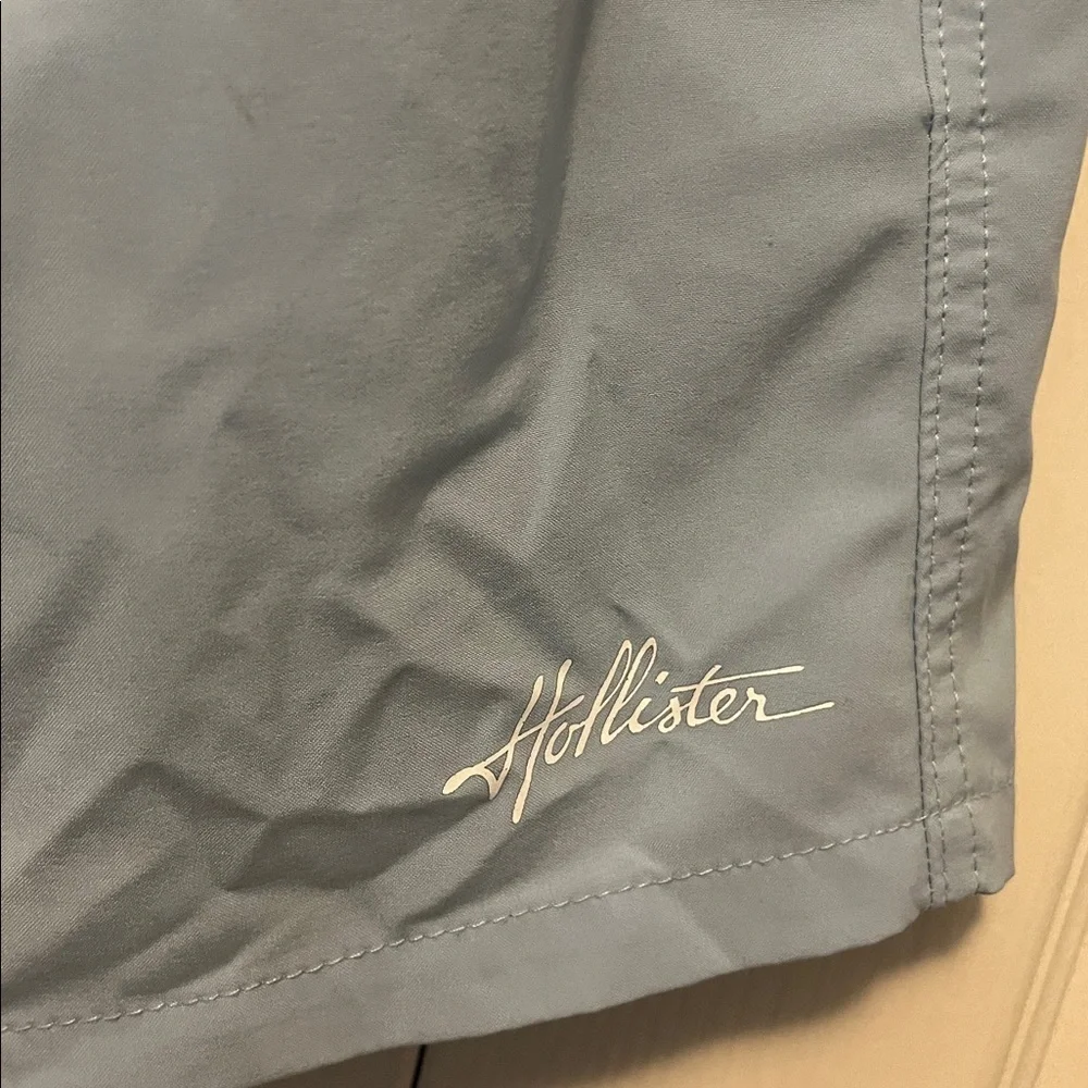 Hollister men’s swim trunks in powder blue! Size small. Like new!!5 inch inseam - Picture 4 of 4